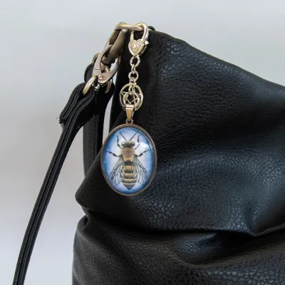 Amulet čebela – talisman dušnega poslanstva